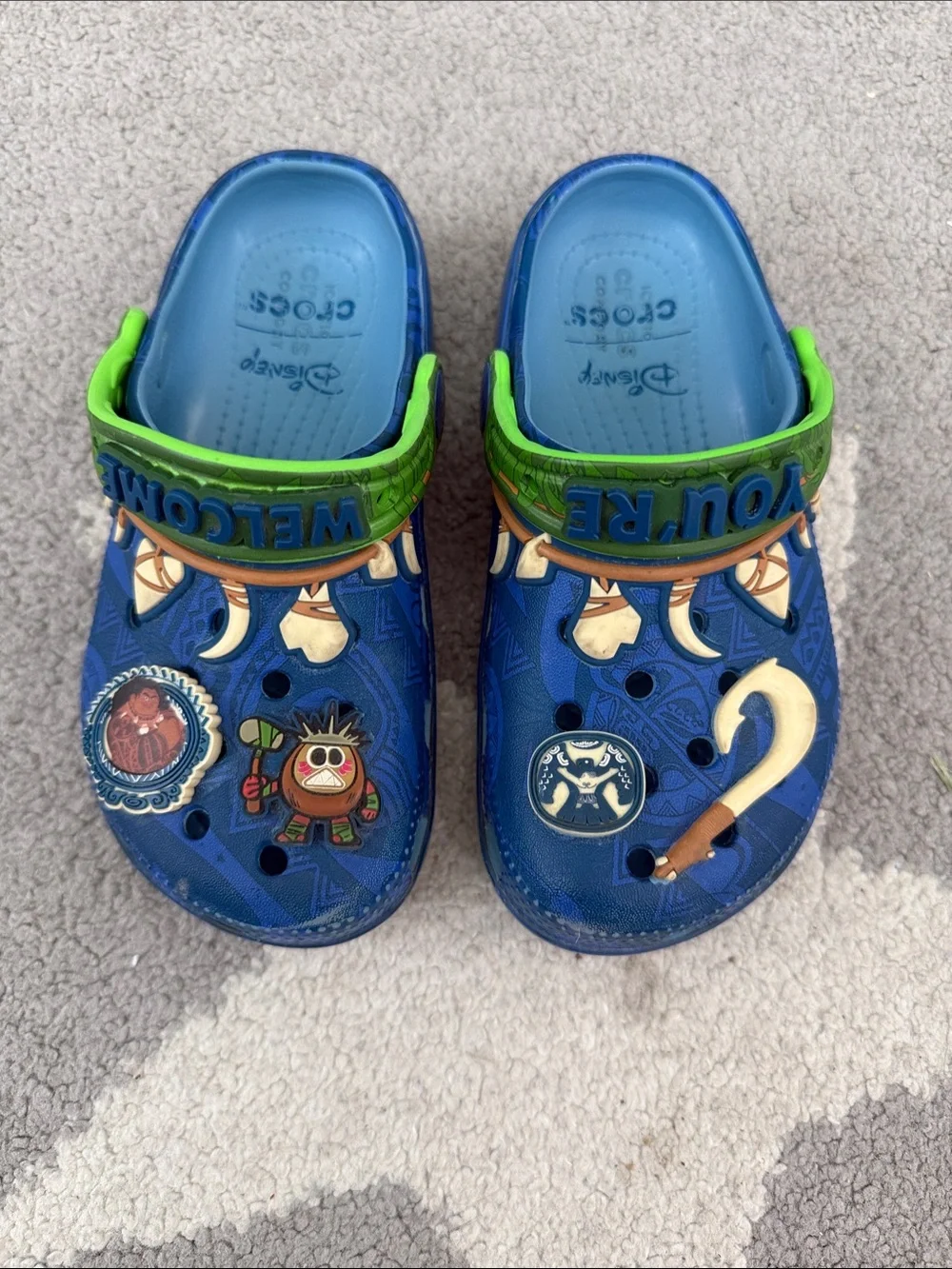 CROCS Blue Kids' Character Moana Maui Clogs with Green 'WELCOME' Strap C12